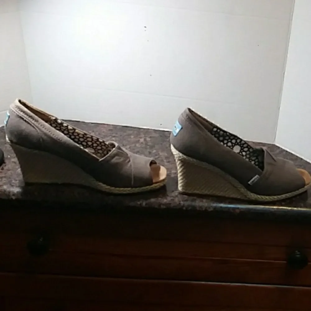 Toms Peep Toe Wedges...Size 9.5....Excellent condition.